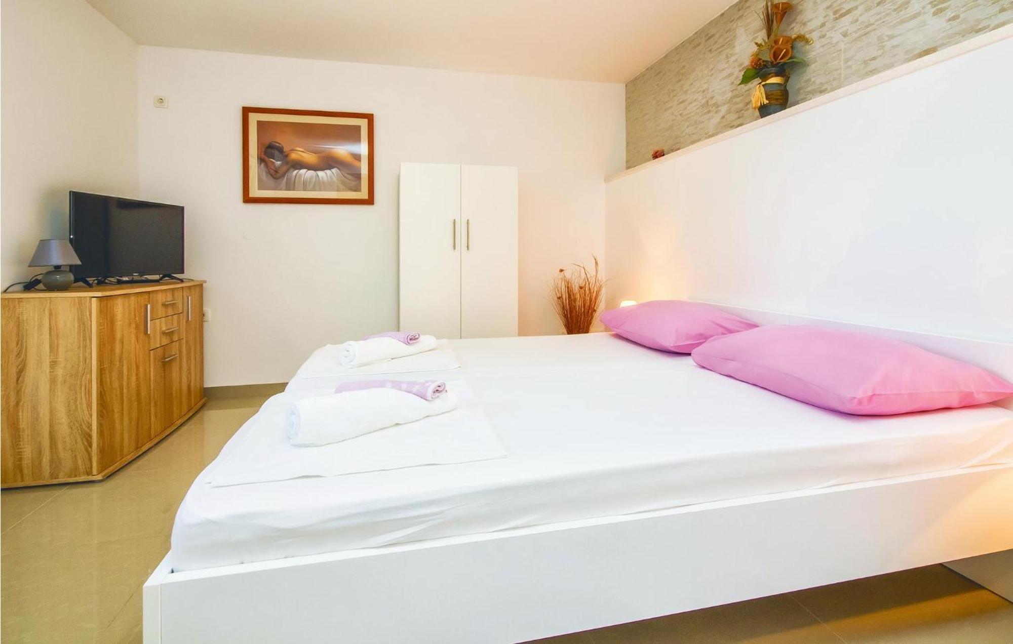 Nice Apartment In Mali Rat With Wifi Sumpetar Buitenkant foto