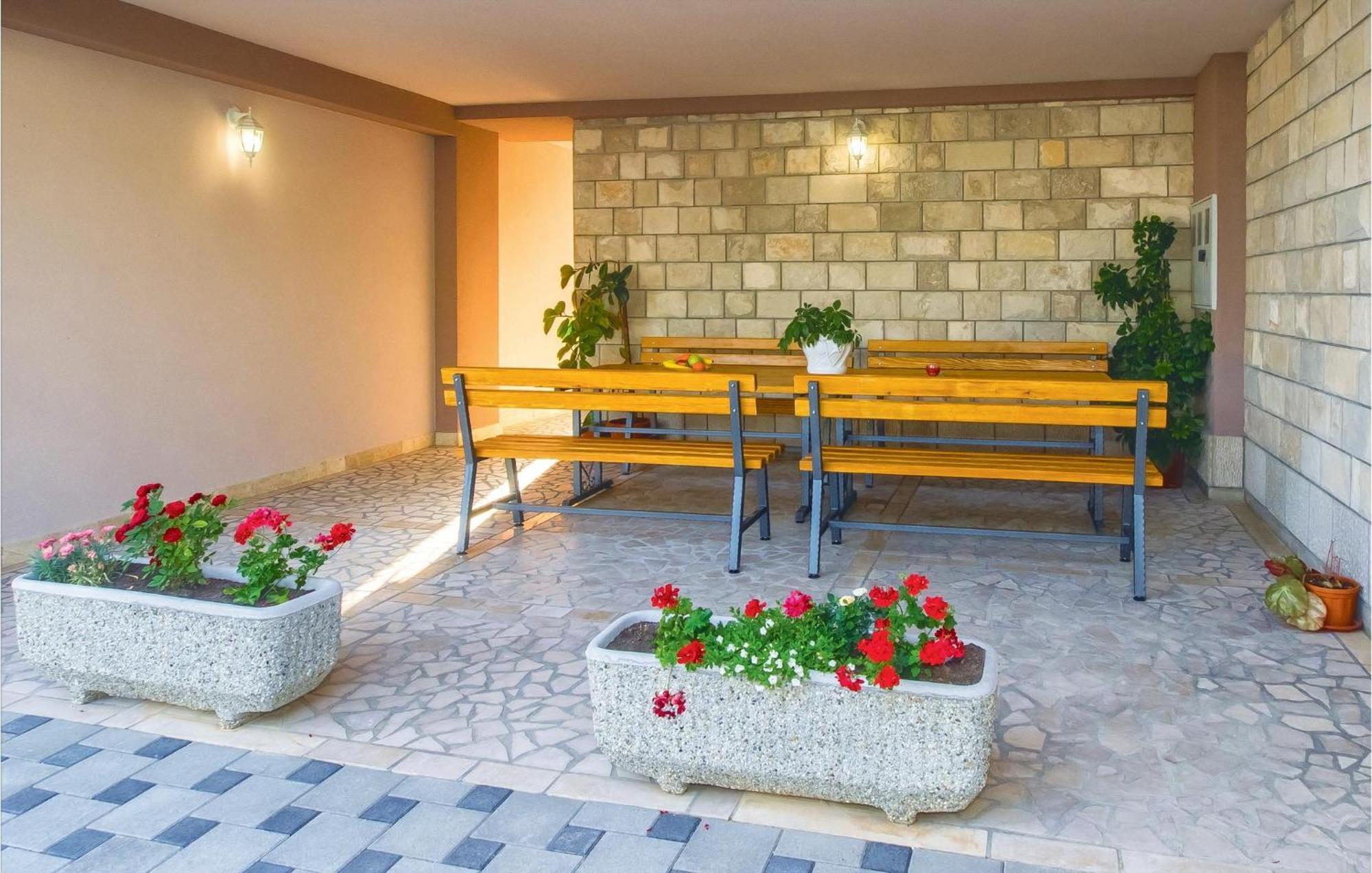 Nice Apartment In Mali Rat With Wifi Sumpetar Buitenkant foto